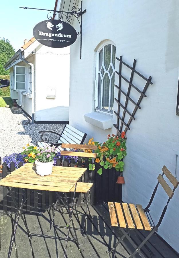 Dragondrum Bed & Kitchen Ullerslev Exterior foto